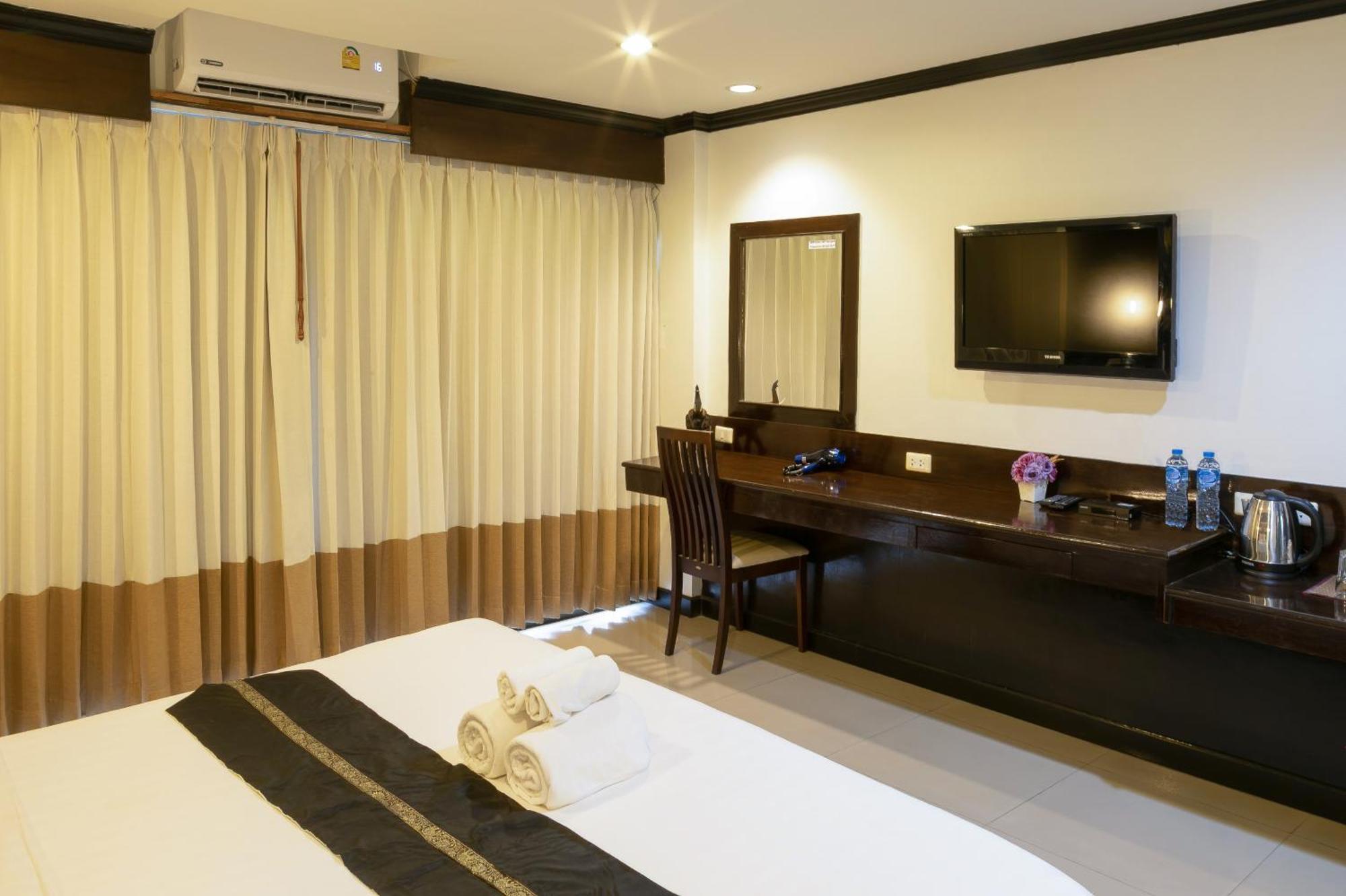 Best Venue Hotel Patong Exterior photo