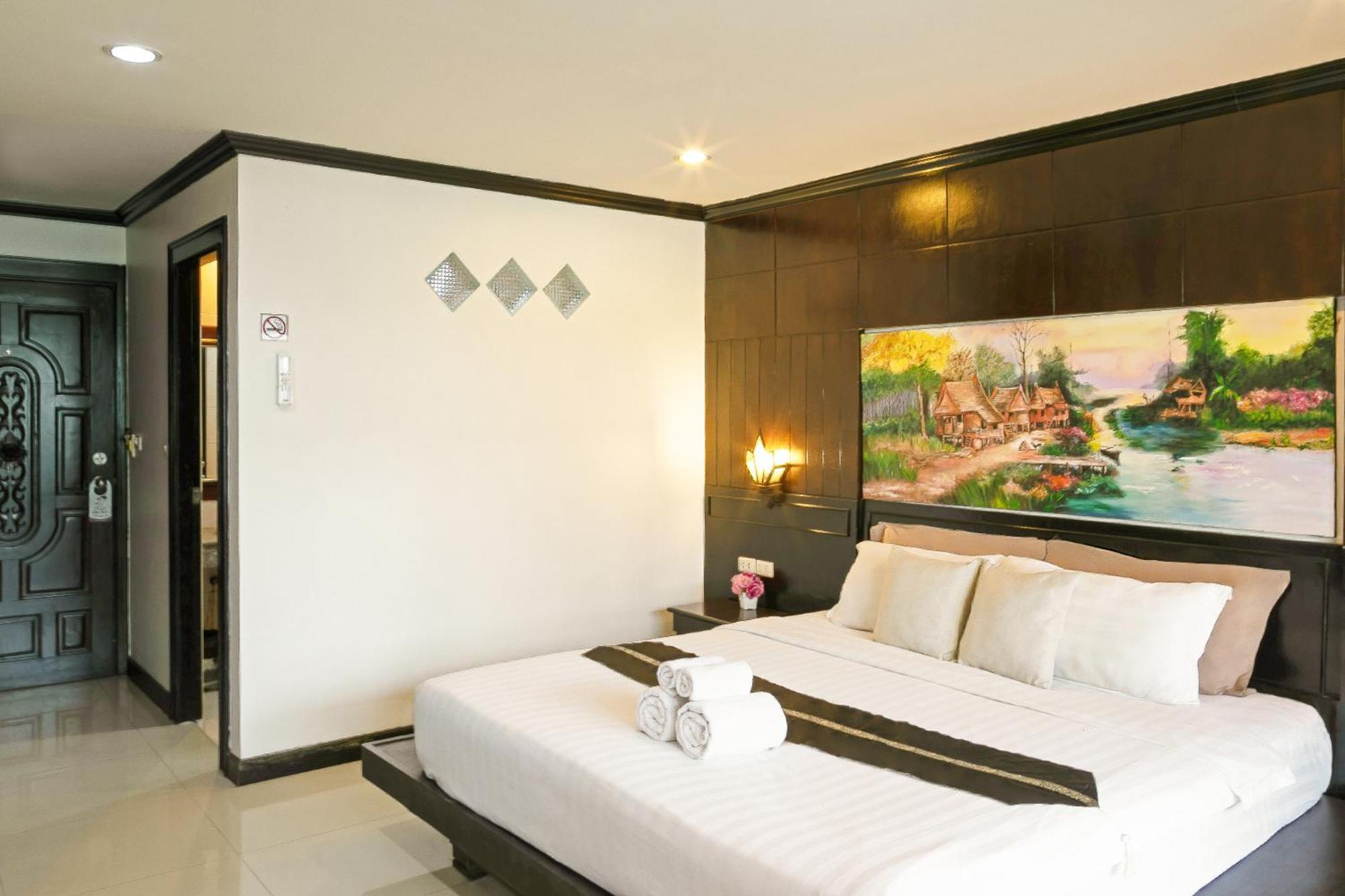 Best Venue Hotel Patong Exterior photo