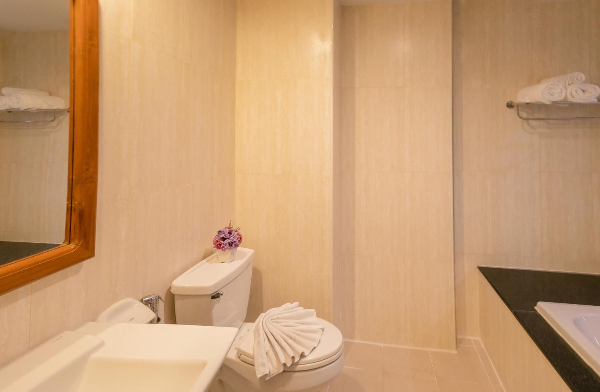 Best Venue Hotel Patong Exterior photo