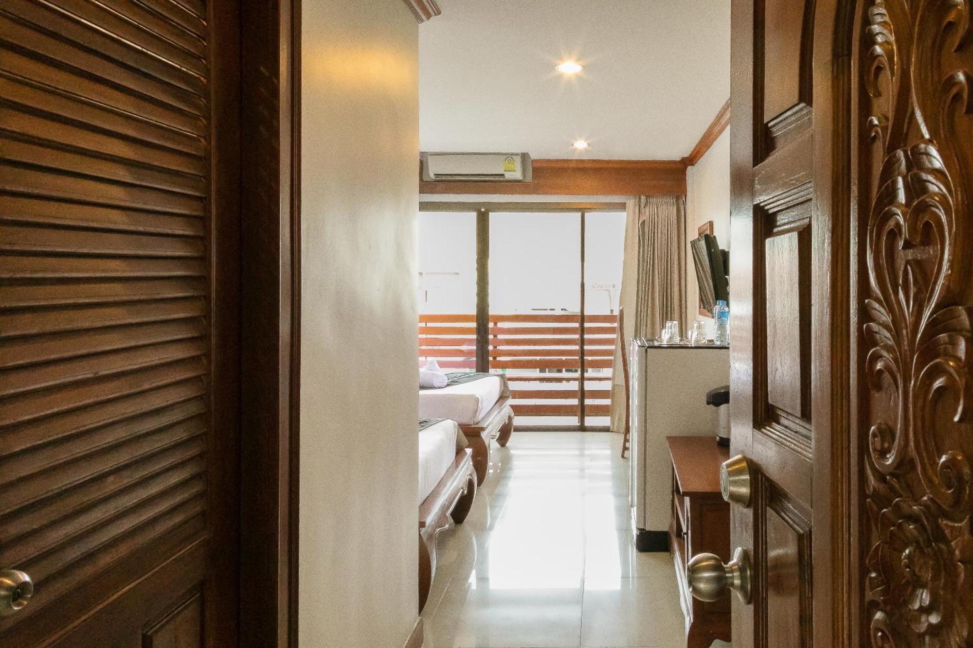 Best Venue Hotel Patong Exterior photo